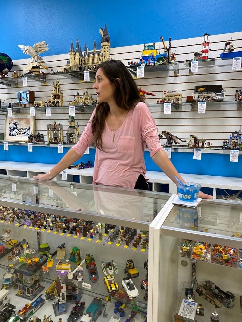 Bricks & Minifigs Medford